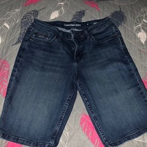 Calvin Klein women’s city short size 8